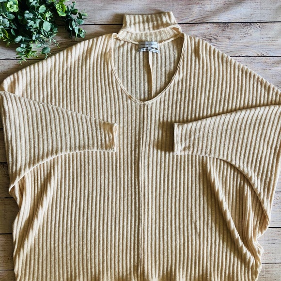 Urban Outfitters Sweater - Picture 5 of 9